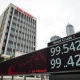 Bank Indonesia headquarters with rising oil prices threatening monetary policy easing plans.
